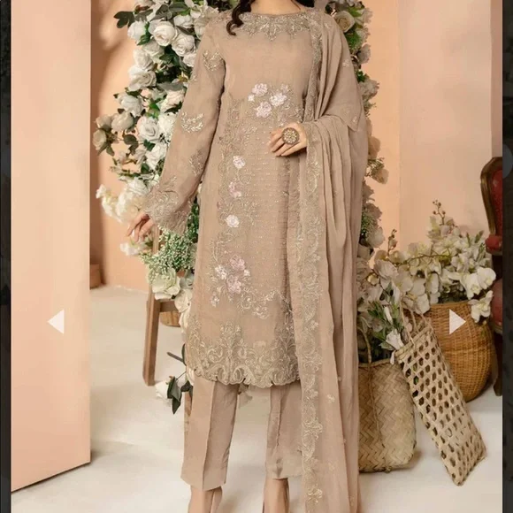 Imrozia premium -like new
Medium. Worn once. - Picture 1 of 16